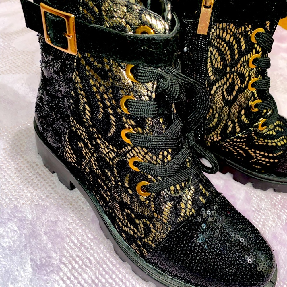 Cute bamboo shoes never used they are all new I have them in size 8 and 8/ and 7